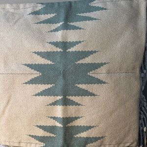 Geometric Patterned Throw Pillow Cover 22 x 22 in